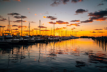 Fototapeta na wymiar sunset at the marina beautiful sky sea boat florida 