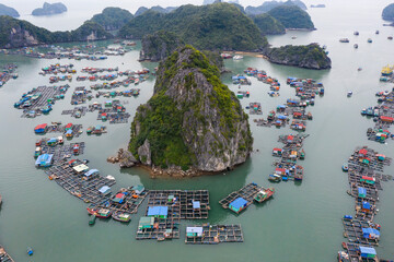 Naklejka premium Aerial view of Floating fishing village in Lan Ha Bay, Vietnam. UNESCO World Heritage Site. Near Ha Long bay
