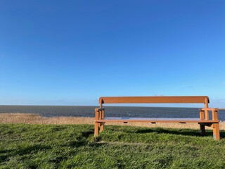 Obraz premium Bench at the dyke of the IJsselmeer around Gaast