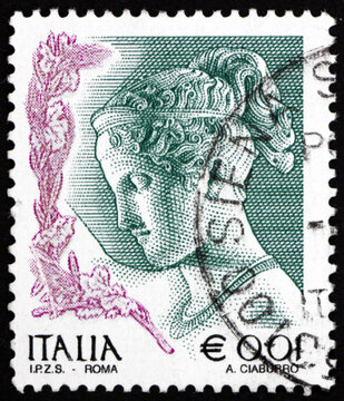 Postage stamp Italy 2002 Hebe, sculpture by Antonio Canova