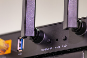 WPS/Wi-Fi and Reset switch