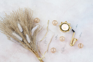miscanthus bouquet, saxophone, treble clefs, candle and gold decor