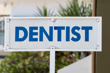 Fototapeta premium Dentist sign outside practitioner in bold blue and white