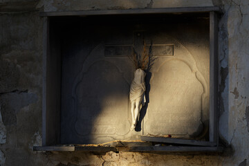 Visita al cementerio al atardecer