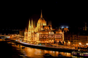 Obraz premium hungarian parliament at night