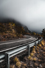 Carretera en una montaña 