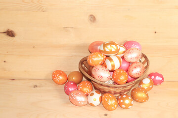 Decorated golden Easter eggs on a wooden background. greeting card, Happy Easter concept, background. Creative painting eggs at home, idea of simple drawings for coloring, place for text,