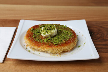 Kanafeh (Künefe) dessert 