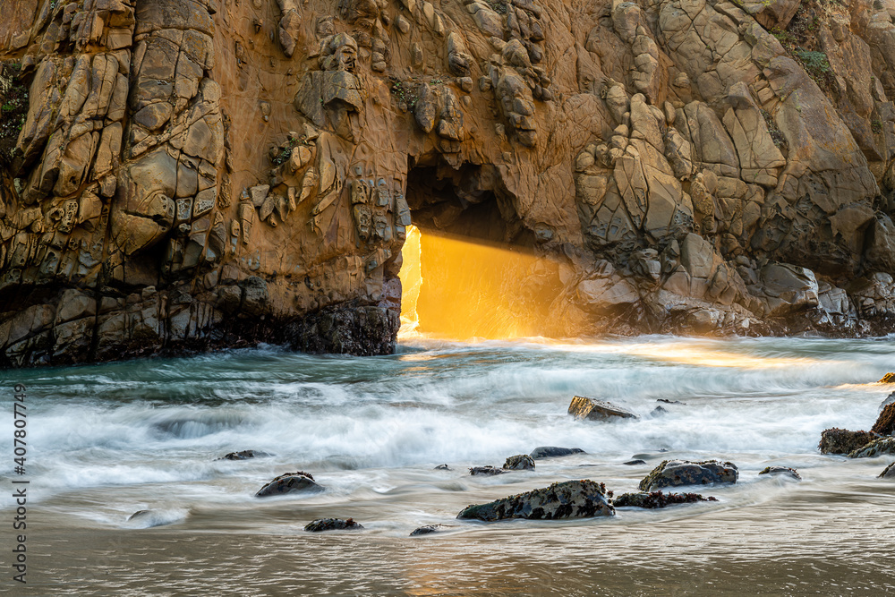 Wall mural Sunset from Pfeiffer Beach in Big Sur.