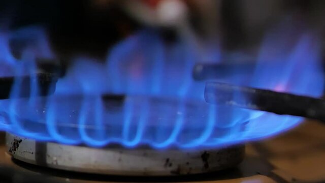 Gas burning and turning off closeup 180fps video