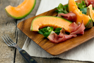Salat mit Honigmelone und Prosciutto