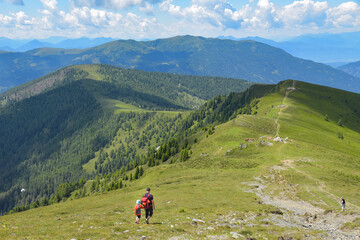 Wanderer in den Nockbergen in Kärnten / Österreich