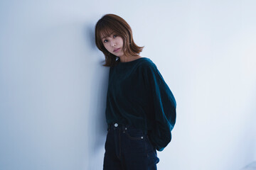 クールな女性ポートレート