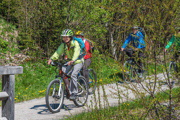 Naklejka premium Radtour im Vorfrühling