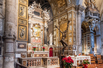 Obraz premium Altar decoration of catholic church in Italy