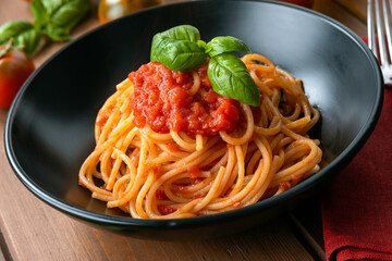 Classici spaghetti con salsa di pomodoro, Cucina Italiana 