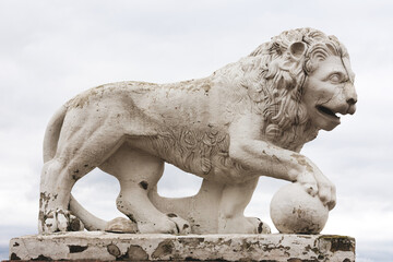 Sculpture of a white lion in Saint Petersburg against a gray autumn sky, 31.10.2020