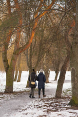 Fototapeta na wymiar couple walking in the park