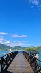 Obraz premium wooden bridge over the sea