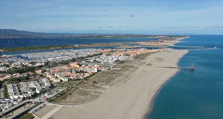 Survol de Port-Leucate, son port et ses plages