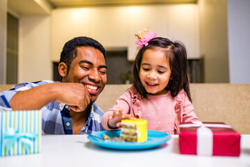 Fototapeta premium single father and his little daughter celebration birth day in kitchen