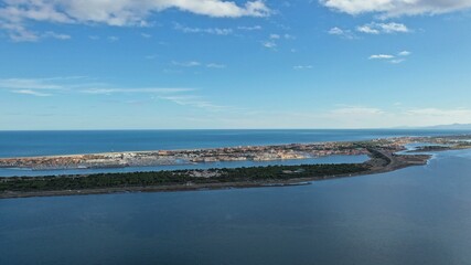 Survol de Port-Leucate, son port et ses plages