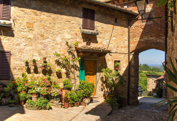 Obraz premium Residential buildings in the historic medieval village of Montefioralle near Greve in Chianti in Florence province, Tuscany, Italy 