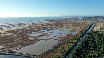 vue aérienne de l'Etang de Bages près de Narbonne dans l'Aude (France)