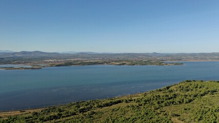vue aérienne de l'Etang de Bages près de Narbonne dans l'Aude (France)