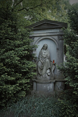 Fototapeta na wymiar Auf dem Stadtfriedhof Engesohde in Hannover