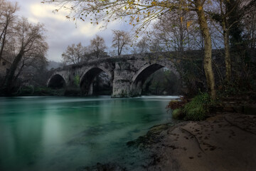 Puente románico en España