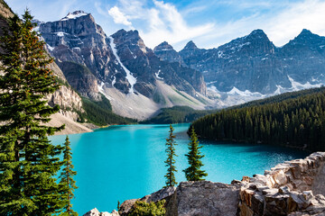 Fototapeta na wymiar Stunning Moraine Lake, Banff, Alberta, Canada