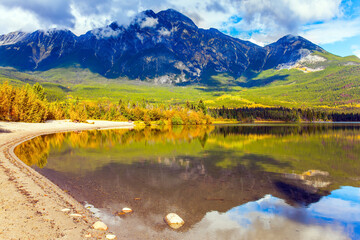  Pyramid Lake