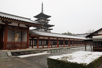 Obraz premium 奈良 雪景色の薬師寺