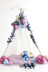 wigwam with flowers © photovalebnaya