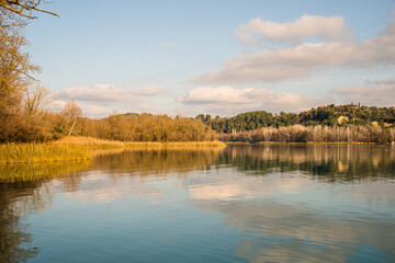 Obraz premium Reflection of the clouds and the blue sky on the water of Lake Banyoles.