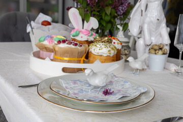  Easter. Easter cakes, lilac, hare, painted eggs, holiday, dining table with white tablecloth. High quality photo