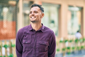 Fototapeta premium Young hispanic man smiling happy standing at the city.