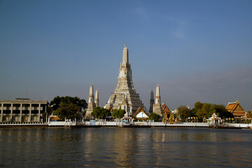 Naklejka premium Large pagoda of the Buddhist temple is Wat Arun a famous landmark of Thailand in Bangkok capital city.