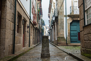 Fototapeta na wymiar ポルトガル　ギマランイスの旧市街の街並み