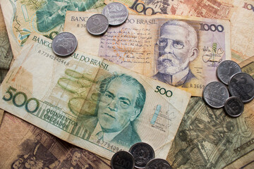 Five hundred cruzados and one thousand cruzados notes. Former brazilian currency of late 80s - obrazy, fototapety, plakaty