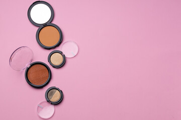 Obraz na płótnie Canvas Set of eyeshadows make up products on pink