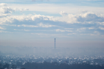 Obraz premium City from a height in smog on a winter day