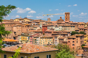 Fototapeta na wymiar イタリア　シエナの丘から見える旧市街