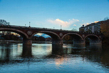 Fototapeta na wymiar イタリア　トリノのポー川のイザベッラ橋