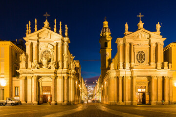 Fototapeta na wymiar イタリア　夜のトリノのサンタ・クリスティーナ教会とサン・カルロ教会