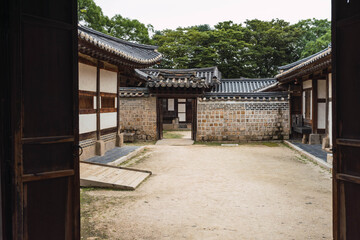 Fototapeta na wymiar garden of Changdeokgung Palace in Seoul