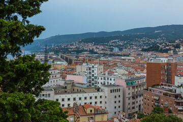 Fototapeta na wymiar イタリア　トリエステの丘の上から見える市街地