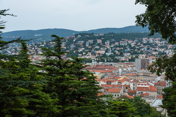 Obraz premium イタリア トリエステの丘の上からの風景