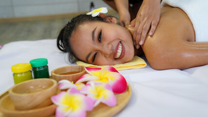 Obraz na płótnie Canvas Spa Massage, Thai spa masseuse doing female massage in spa salon